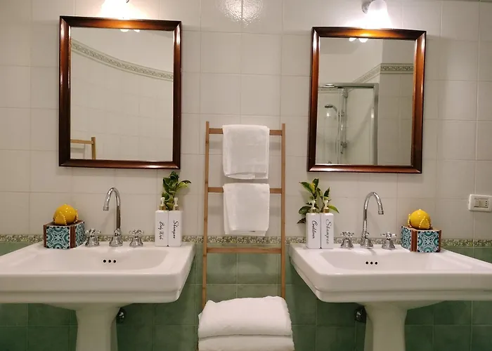 Relais Donna Teresa Coast Couette-café *